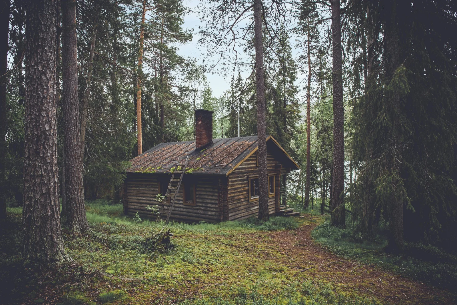Miran A-frame interijer pripremljen za vikend