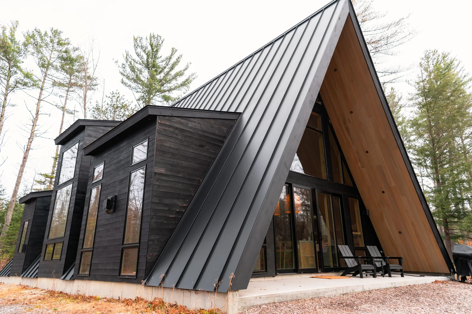 Miran A-frame interijer pripremljen za vikend